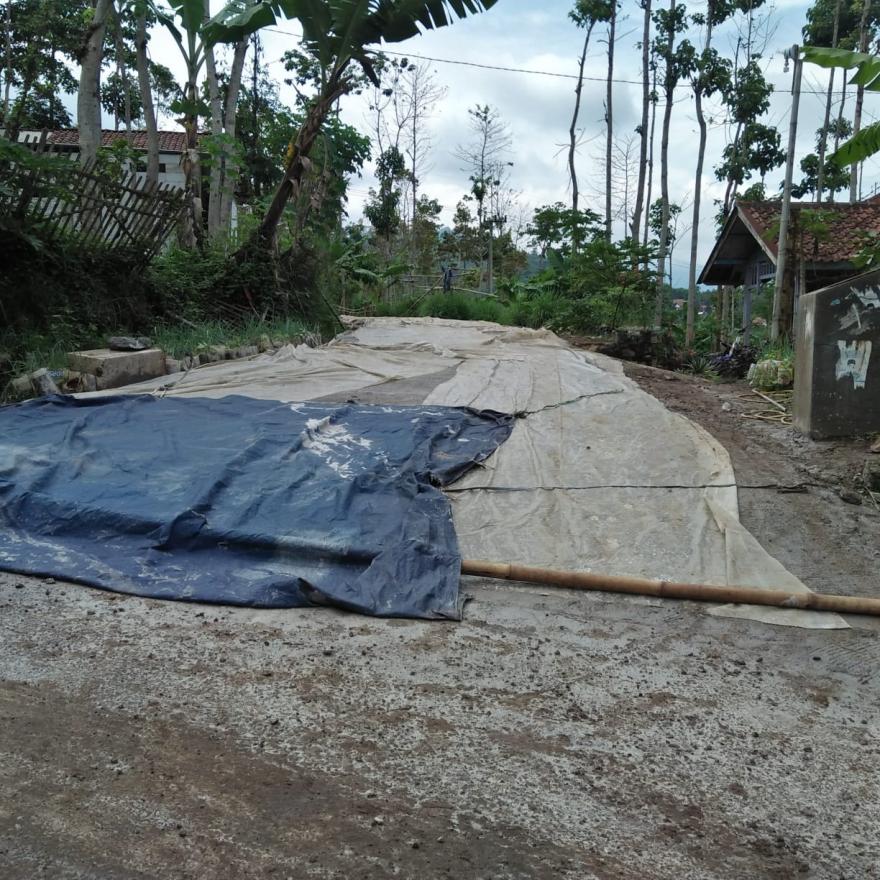 Jalan Cor Rabat Beton Kp.Cimugeyon